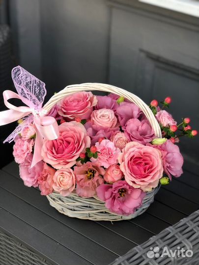 Цветы в корзинке