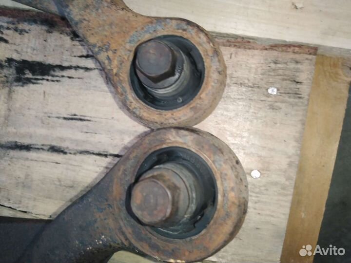 Рычаг передний Mitsubishi Chariot Grandis n84 n94