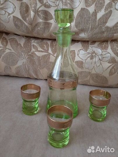 Графин штоф и стопки из цветного зеленого стекла С