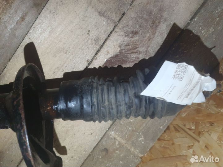 Амортизатор передний правый Киа Спектра