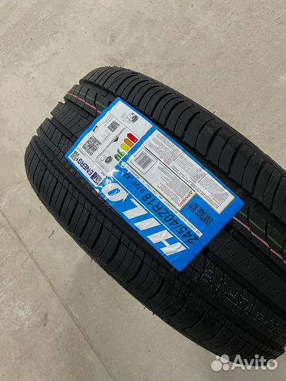 Hilo Vantage XU1 245/40 R18 97W