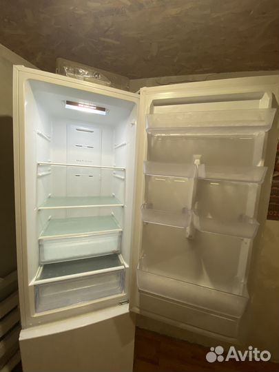 Холодильник dexp B530BMA