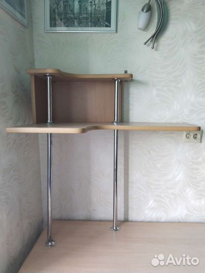 Компьютерный стол угловой с полками