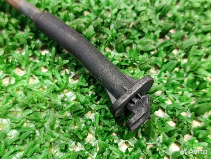 Упор капота Nissan Pathfinder