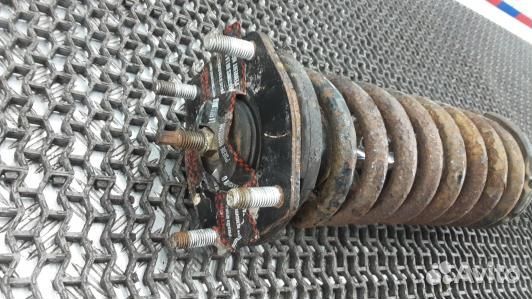 Стойка передняя правая jeep grand cherokee WK (4BA