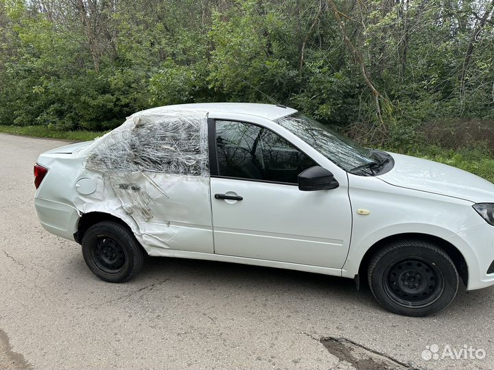 LADA Granta 1.6 МТ, 2019, битый, 90 500 км