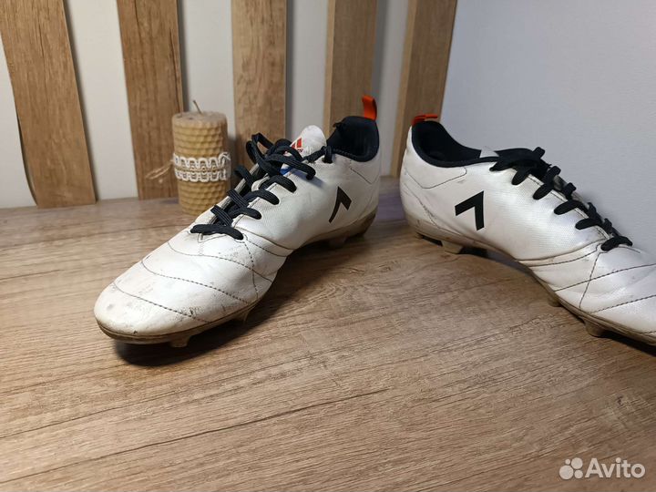 Футбольные бутсы adidas