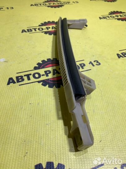 Направляющая стекла двери задняя левая Kia Ceed 3