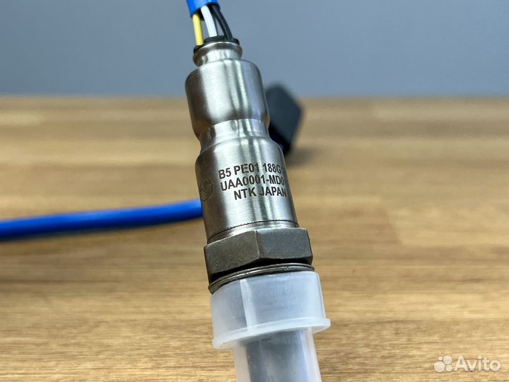 Кислородный датчик лямбда зонд Mazda PE01-18-8G1A