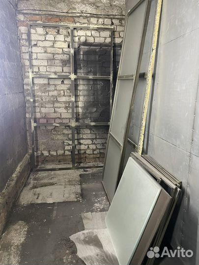 Стеклянная перегородка