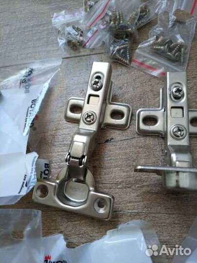 Мебельная петля с доводчиком