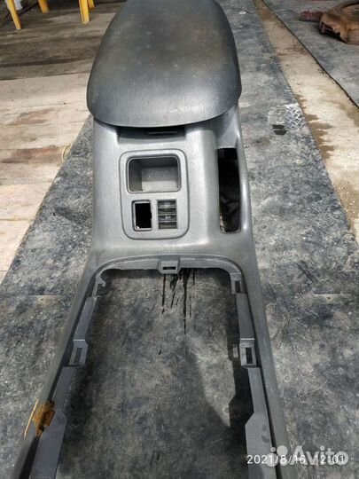 Подлокотник саненг Муссо