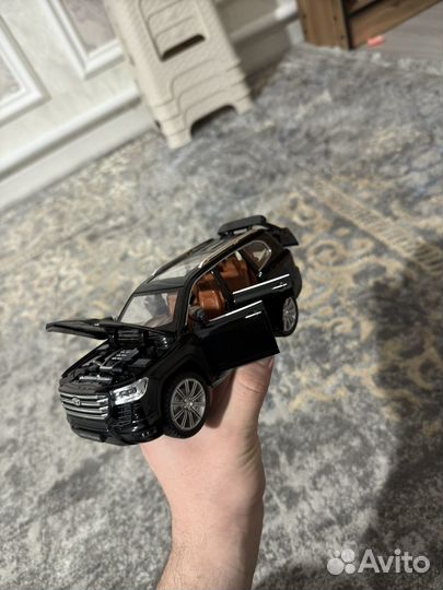 Модель автомобиля toyota 300