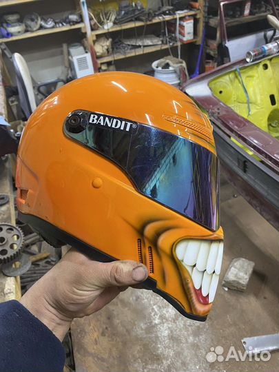 Шлем с улыбкой зубами