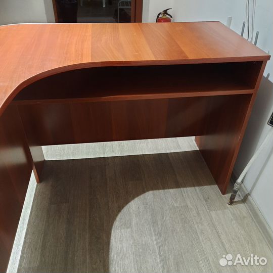 Стол угловой для администратора