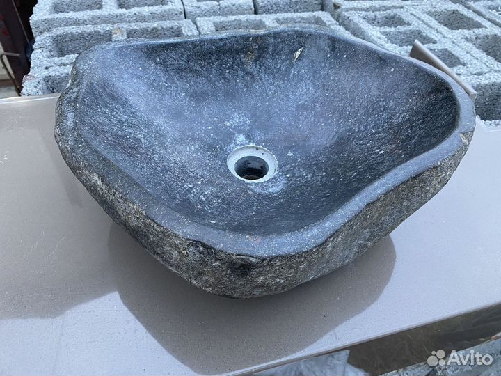Раковина из камня со столешеницей
