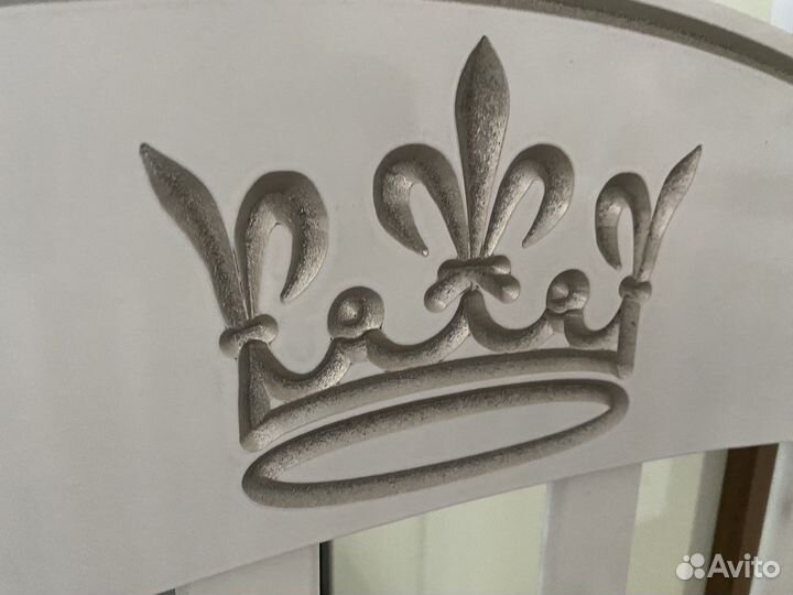 Детская кроватка с универсальным маятником