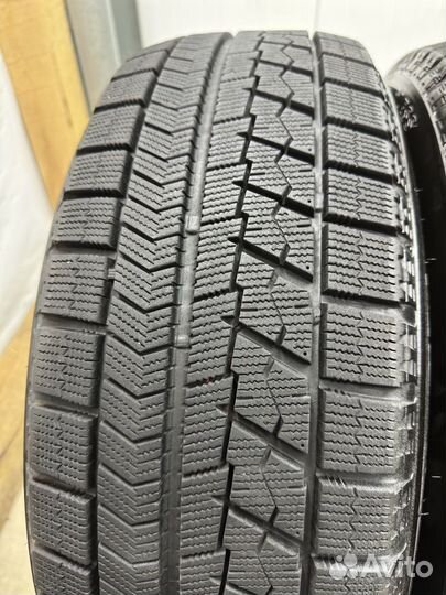 Bridgestone Blizzak VRX 215/60 R17 96Q