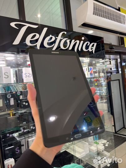 Samsung Galaxy Tab SM-T561