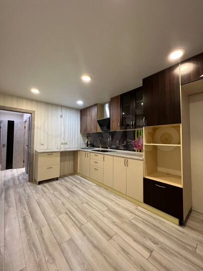 3-к. квартира, 65 м², 1/6 эт.