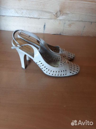 Босоножки женские