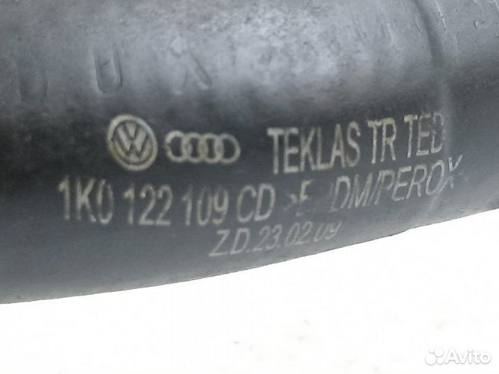 Патрубок системы охлаждения Volkswagen Passat B6