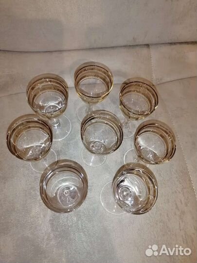 Рюмки позолоченные и хрустальные стаканы