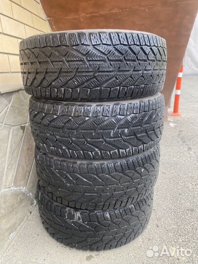 Tigar Winter 215/45 R17