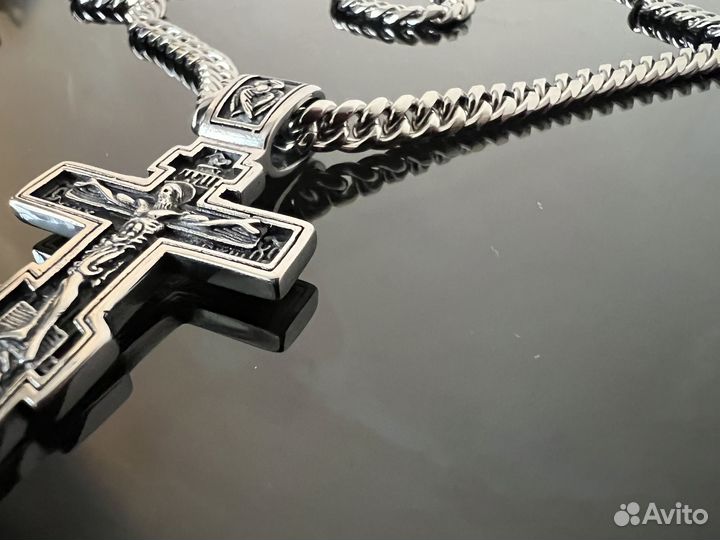 Крест и цепь