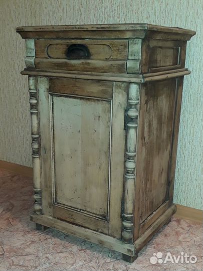 Старинная тумба