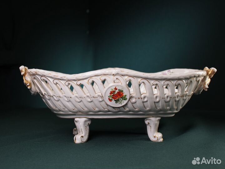 Фарфоровая ваза-сухарница. Европа