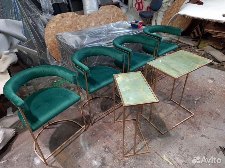 Барный стул изумруд с золотом открытый