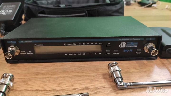 Петличный радиомикрофон db Technologies 910 R