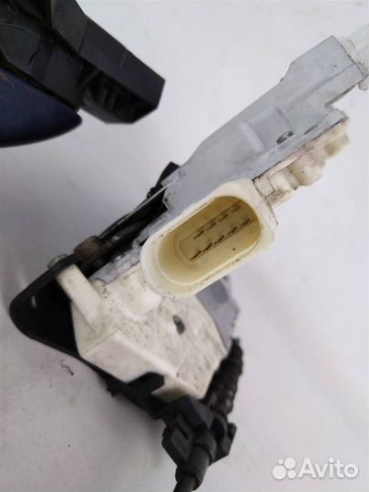 Замок двери задней левой ауди Q7 2005