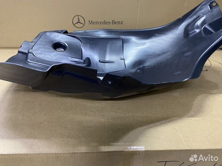 Подкрылок передний Mercedes W167