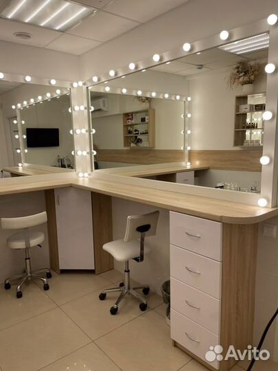 Зеркало с лампами ростовое