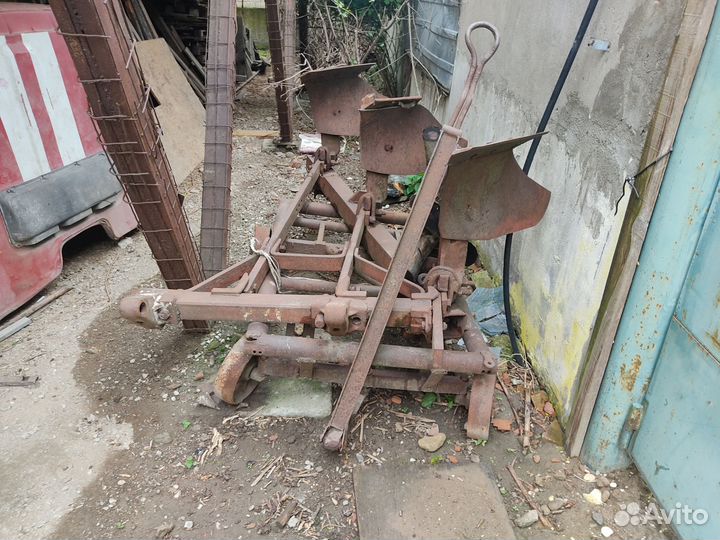 Плуг на трактор