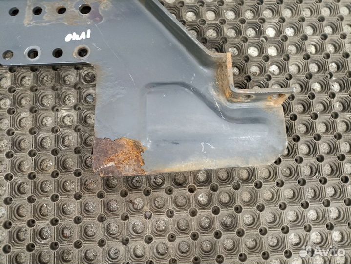 Кронштейн усилителя бампера левый Iveco Stralis