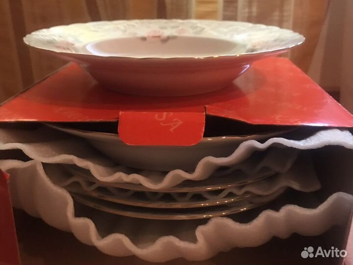 Набор столовой посуды / Фарфор / Золото