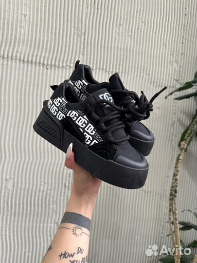 Кроссовки женские