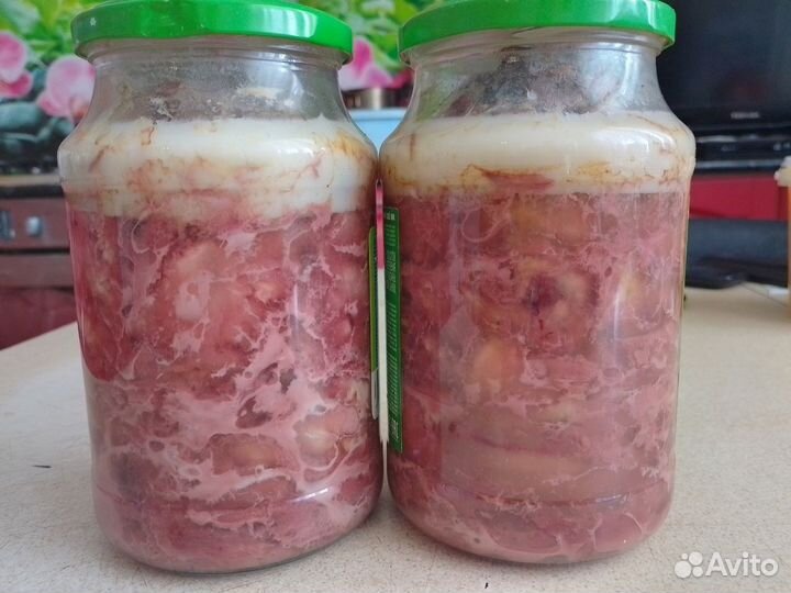 Мясная обрезь и тушёнка для животных