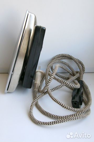 Утюг с паром на подставке пр-во СССР