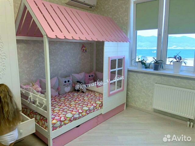 Кроватка детская домик с окошком