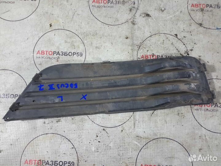 Решетка переднего бампера левая Ford Focus 2