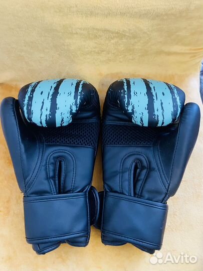 Боксерские перчатки