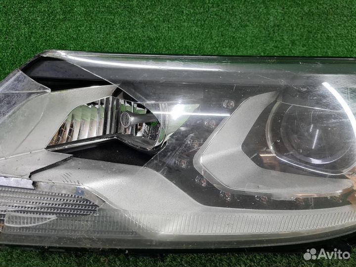 Фара левая Volkswagen Tiguan