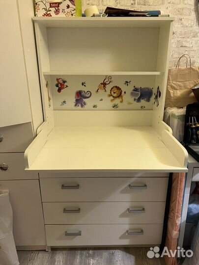 Пеленальный комод с полками