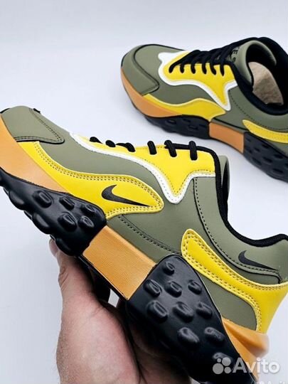 Кроссовки женские