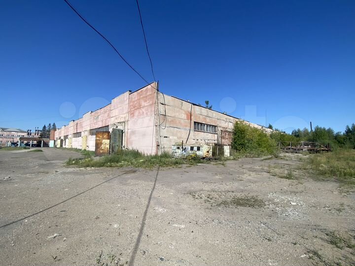 Здание, 6736 м²