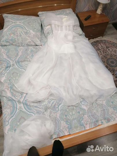 Свадебное платье новое размер 44